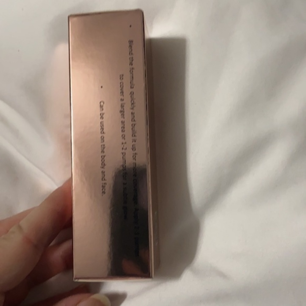 Eloise get gleaming body glow illuminator - Picture 2 of 4
